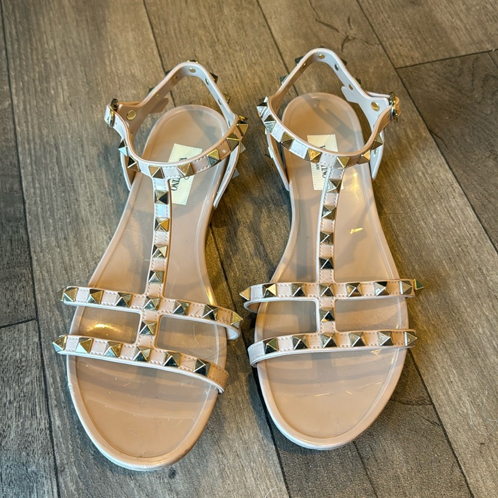 Valentino Garavani
Rockstud Jelly Flat Gladiator Sandals